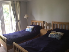 3 chambres, fer et planche à repasser, Wi-Fi gratuit, draps fournis