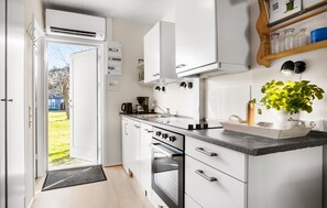 Køleskab, kogeplade, kaffe-/temaskine