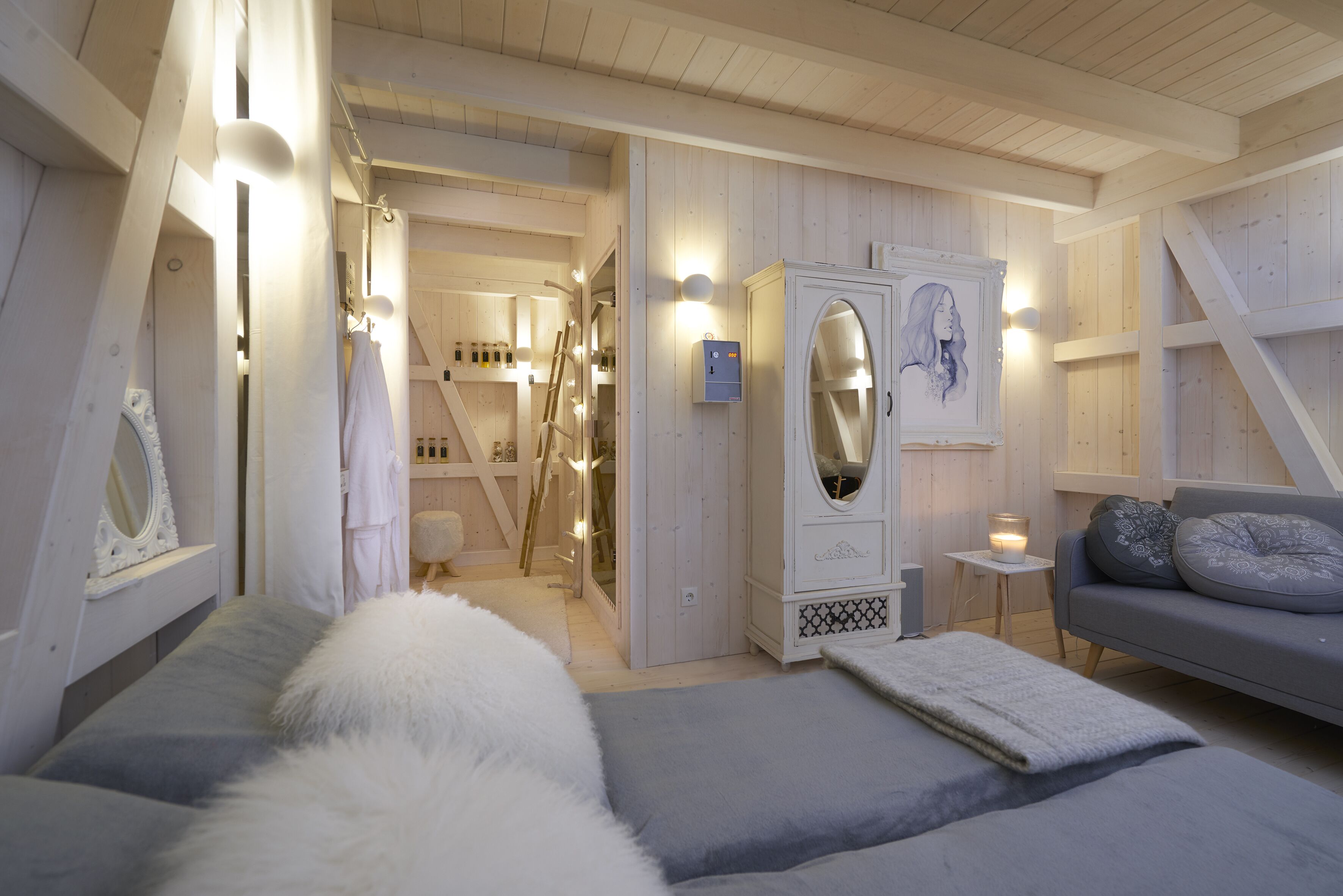 6 Schlafzimmer, Schreibtisch, Bügeleisen/Bügelbrett, Reisekinderbett