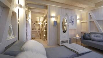 6 Schlafzimmer, Schreibtisch, Bügeleisen/Bügelbrett, Reisekinderbett