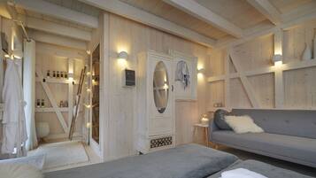 6 Schlafzimmer, Schreibtisch, Bügeleisen/Bügelbrett, Reisekinderbett