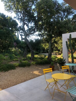 Outdoor dining - Superb Californian villa (Grimaud)
