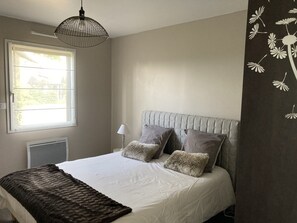 1 bedroom, WiFi, bed sheets