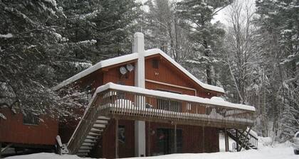 Killington Skiers/Snowmobilers/MountainBikers Dream with Outdoor Jacuzzi + Wi-Fi