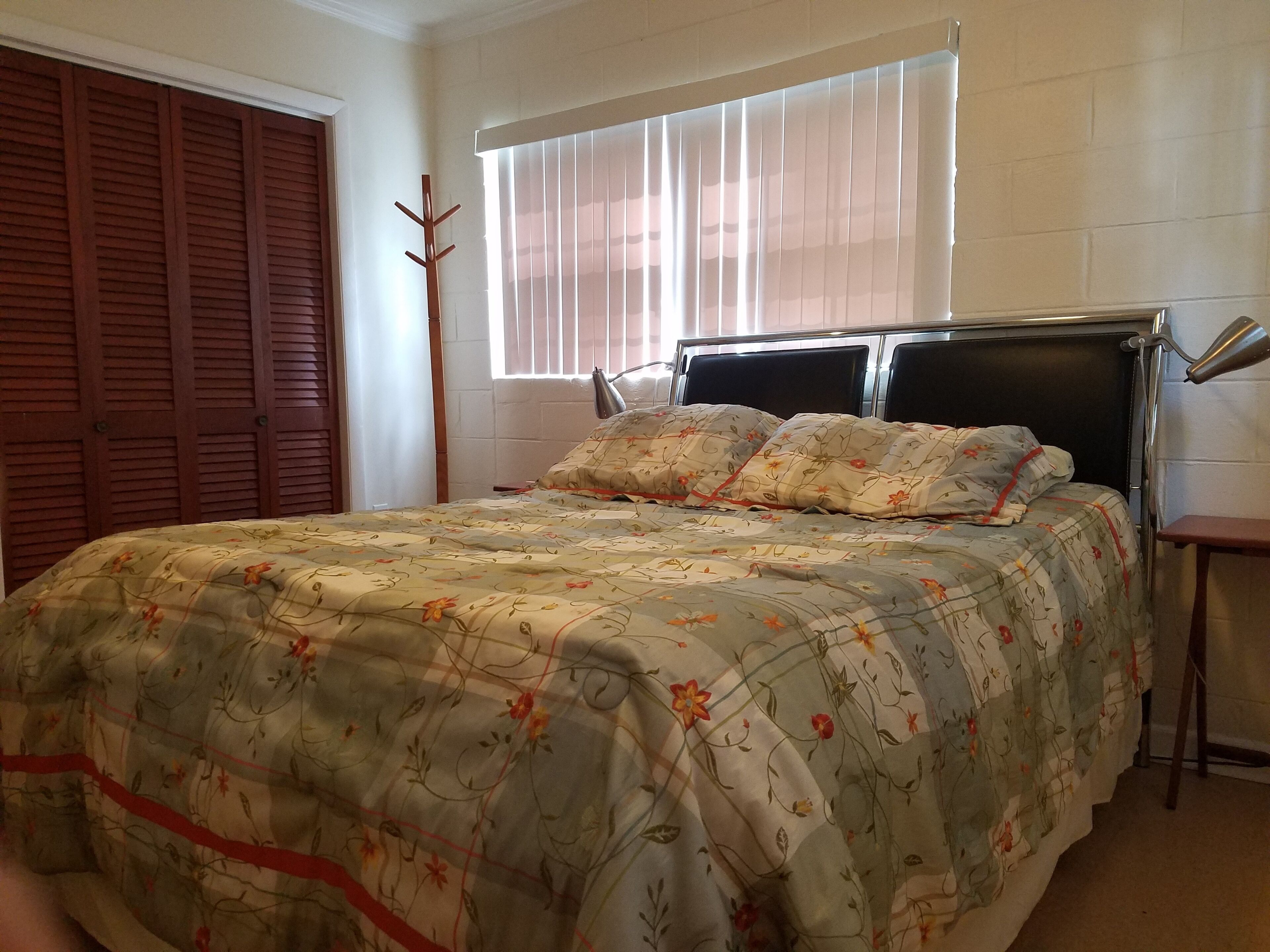 1 chambre, fer et planche à repasser, accès au Wi-Fi (inclus)