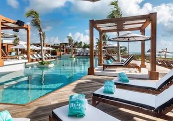 Gorgeous Beach Club with full food menus, bar service, changing rooms. Enjoy!