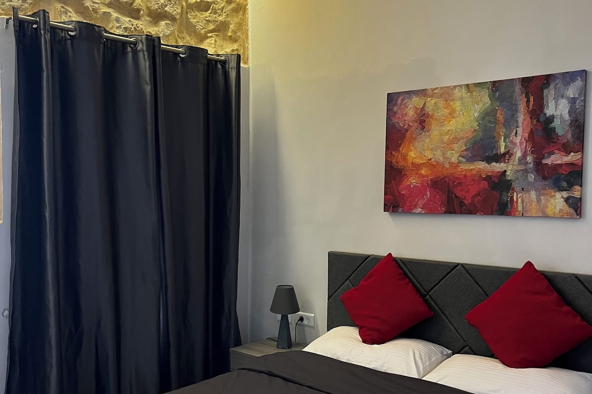 Panoramic Room, 1 Queen Bed, Mountain View | 1 bedroom, Egyptian cotton sheets, premium bedding, free minibar