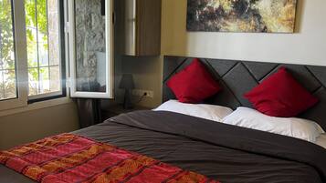 Egyptian cotton sheets, premium bedding, free minibar