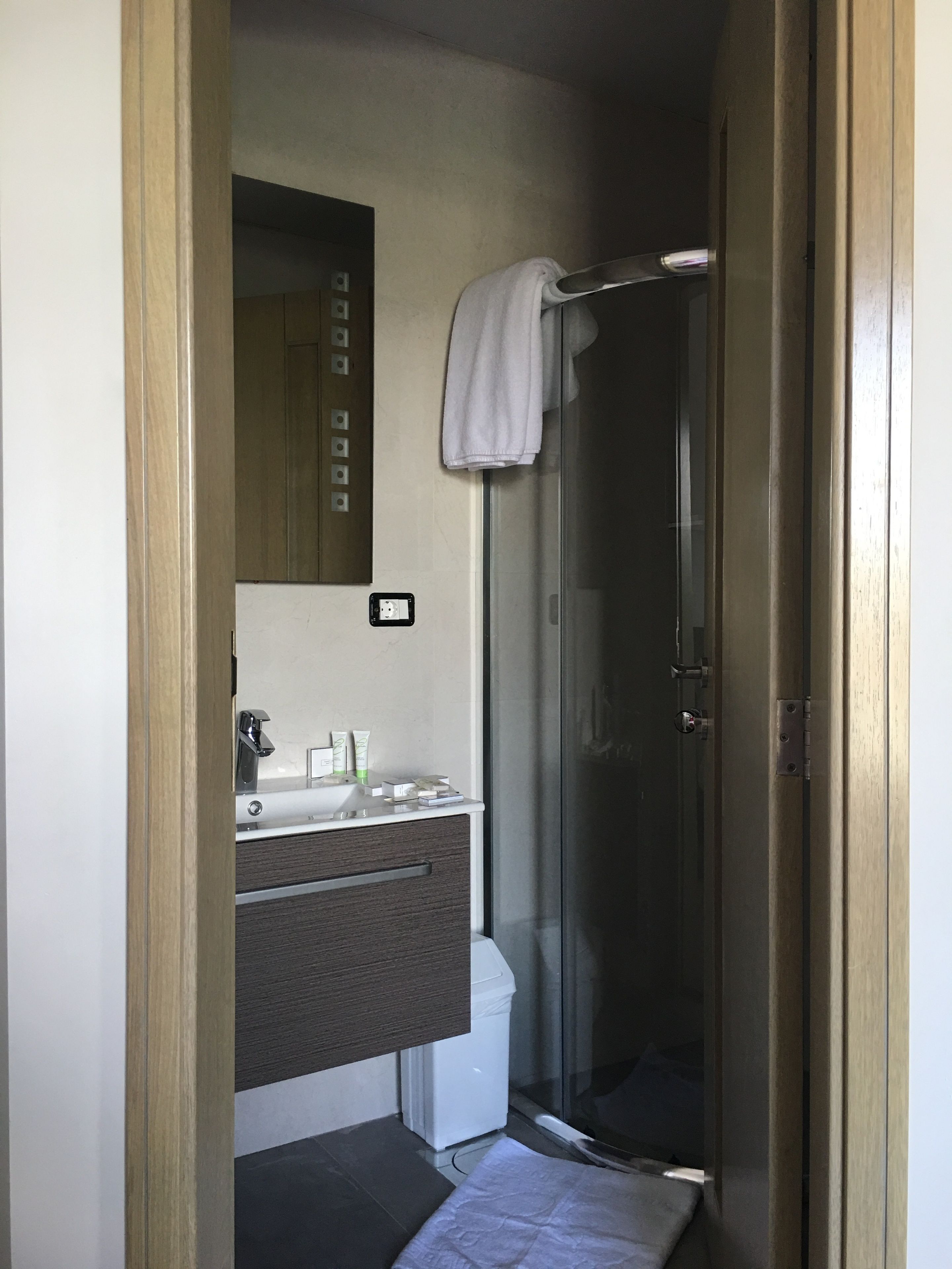 Suite – comfort, 1 queensize-seng, fjellutsikt | Dusj på badet
