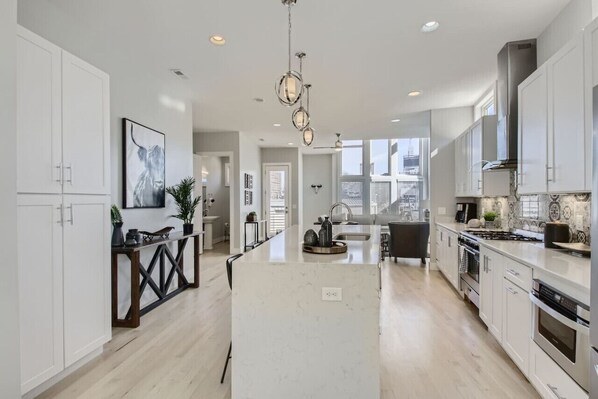 Fridge, microwave, stovetop, dishwasher - 3 - Downtown VIEWS - The Music City Collection (Nashville)