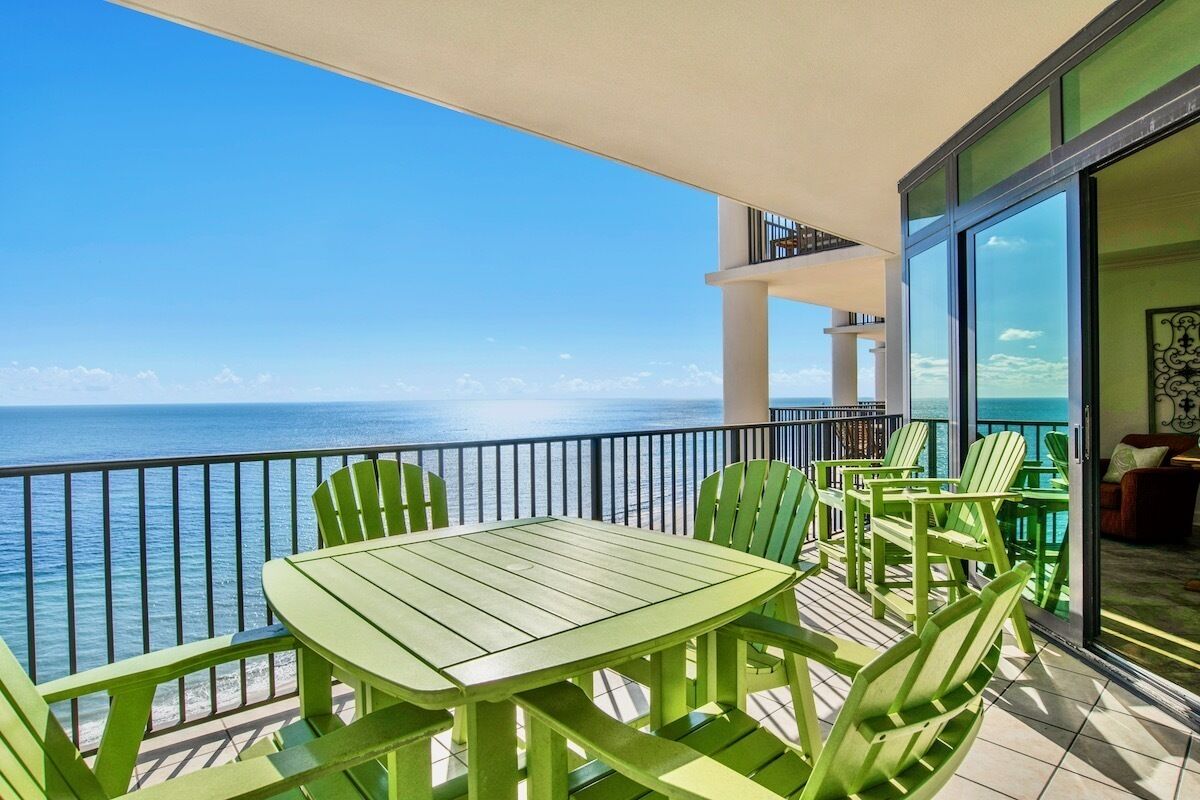 The Oasis 1606 | Spacious, Lazy River, Poolside Grill, New Splash