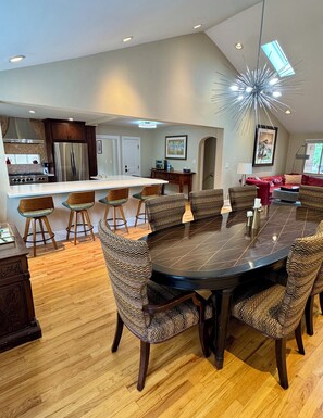 Dining - NEW REMODEL.  Luxury Creekside Open Plan Bungalow.  Near Red Rocks/Downtown. (Lakewood)