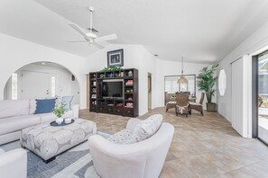 TV connectée, livres, chaîne hi-fi, imprimantes