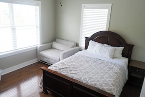 8 habitaciones, tabla de planchar con plancha, wifi y ropa de cama 