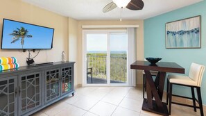 Smart TV, books, stereo, offices