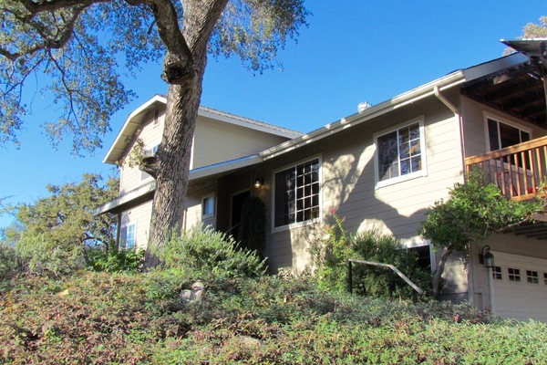 Front door to Cozy Oaks
