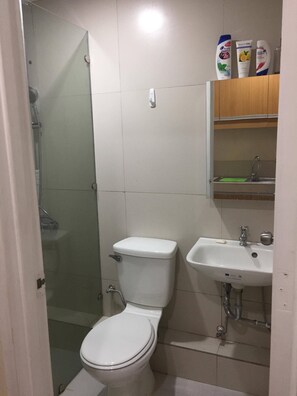 تجهيزات دش، مجففات شعر، مناشف