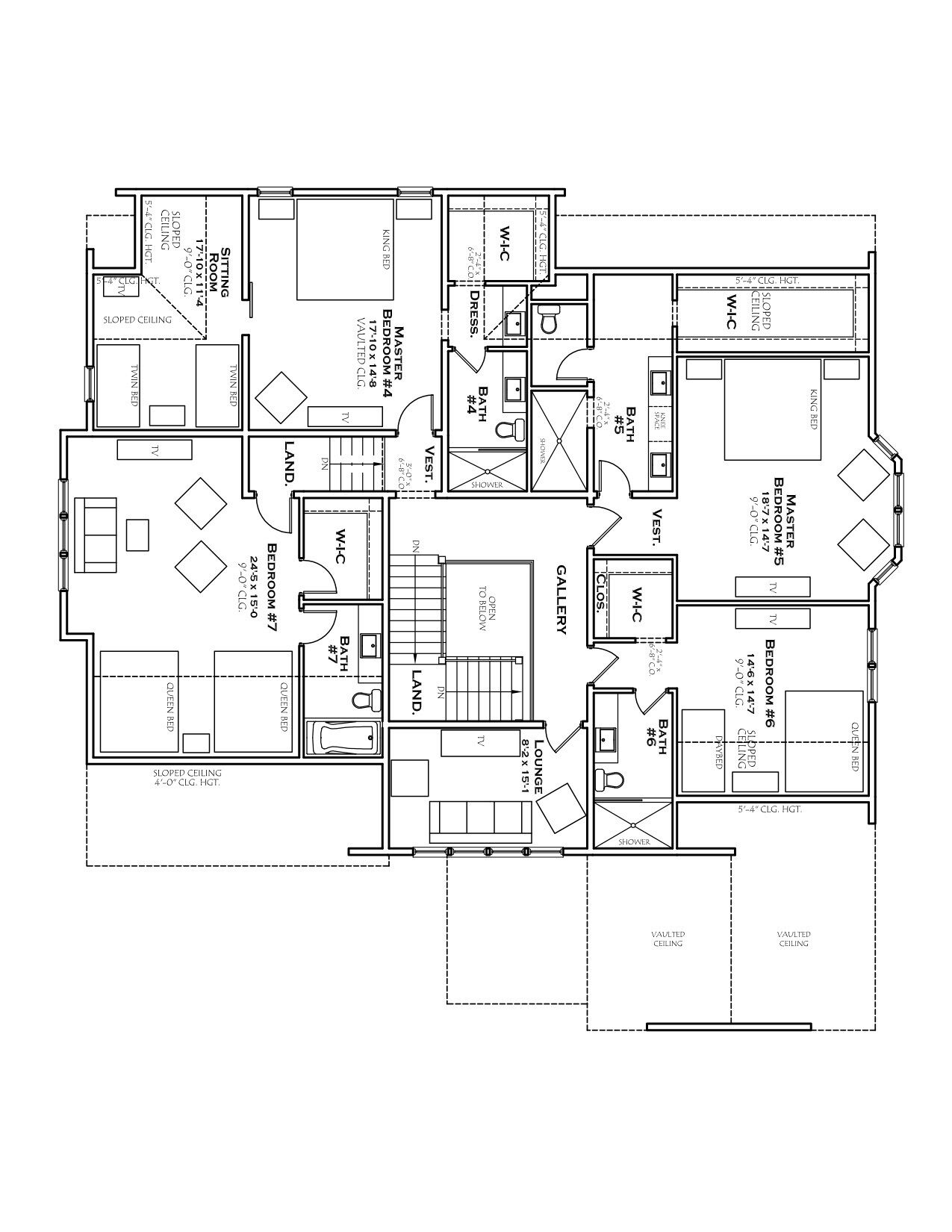 Een plattegrond van een hotel met meerdere slaapkamers, een zithoek, terrein en een galerij.