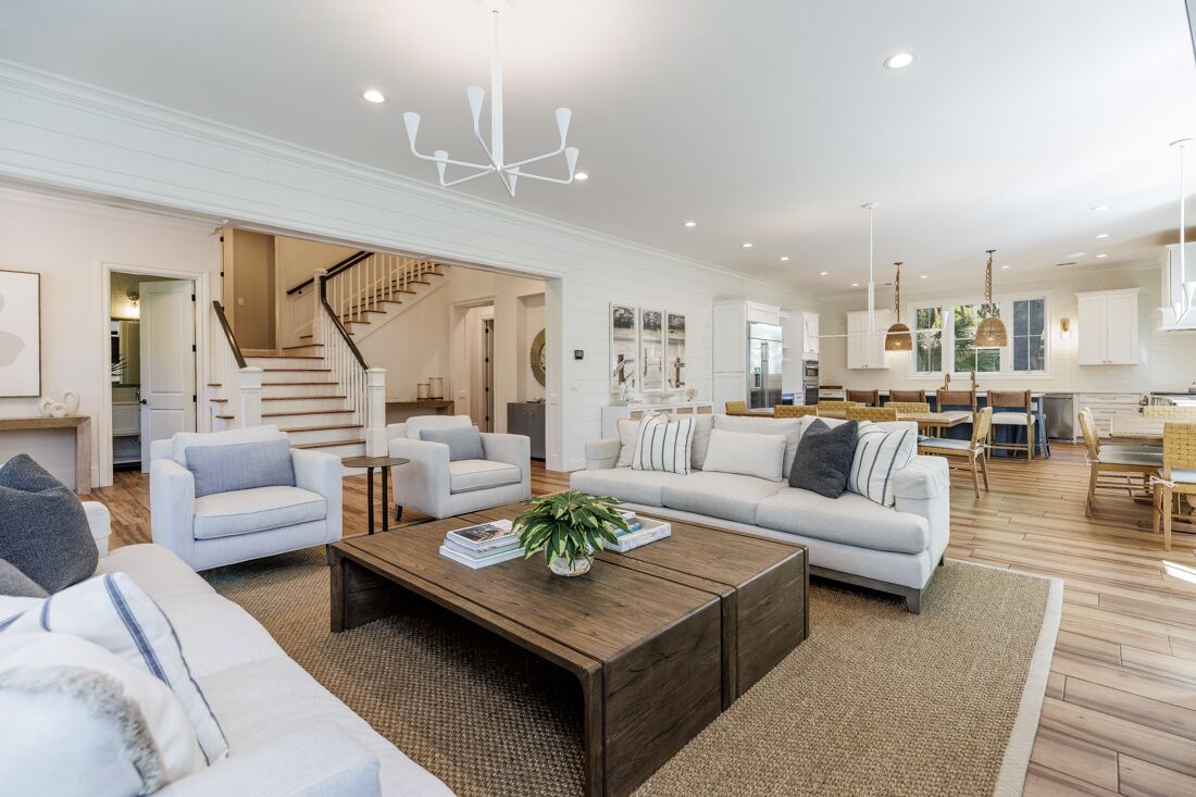 Smart TV, fireplace, ping pong