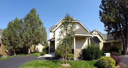 Desert Sky, Eagle Crest Home. Golf on site, close to pool