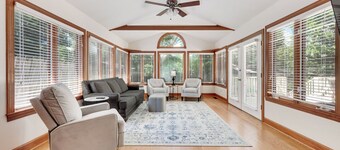 Stay Nashville Vacation - Cozy Cottage - Downtown, 12S, Green Hills, Gulch