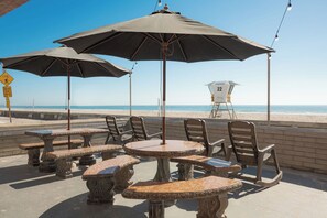 Outdoor dining - Ocean Front Paradise on Mission Beach Boardwalk - Downstairs Unit 4007 (San Diego)