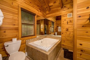 Combined shower/bathtub, towels, toilet paper - Perfect location, Secluded, Pet Friendly, Wooded Paradise (Sevierville)