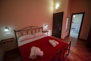 Minibar, in-room safe, desk, blackout curtains - Guest House Capitan Libeccio (Tropea)