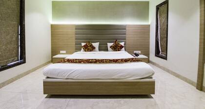 Hotel Grand Parivaar