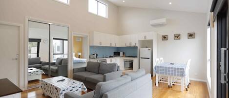 Sistema de insonorización, cunas y camas plegables/adicionales