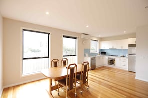 Interior - Apollo Bay Seal Apartments (Marengo)