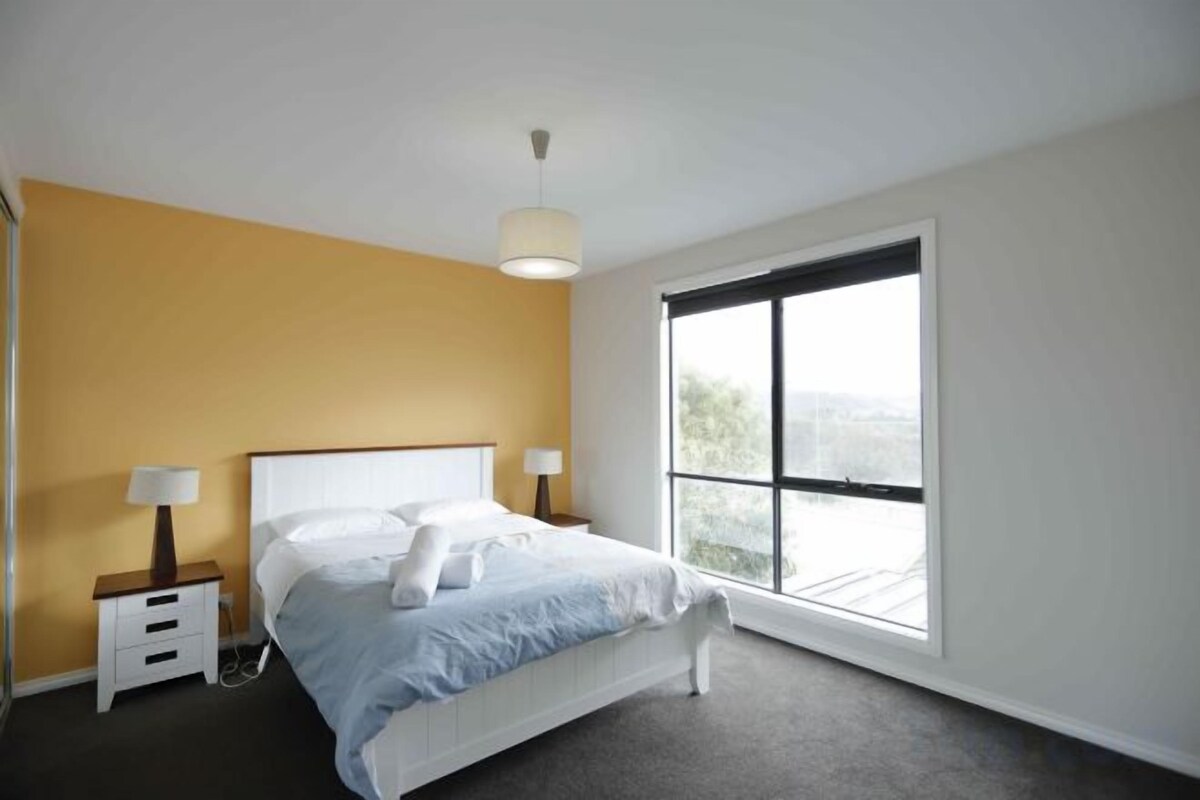 Soundproofing, cribs (surcharge), rollaway beds (surcharge), WiFi (free)