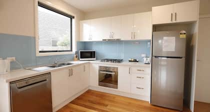 Apollo Bay Seal Apartments