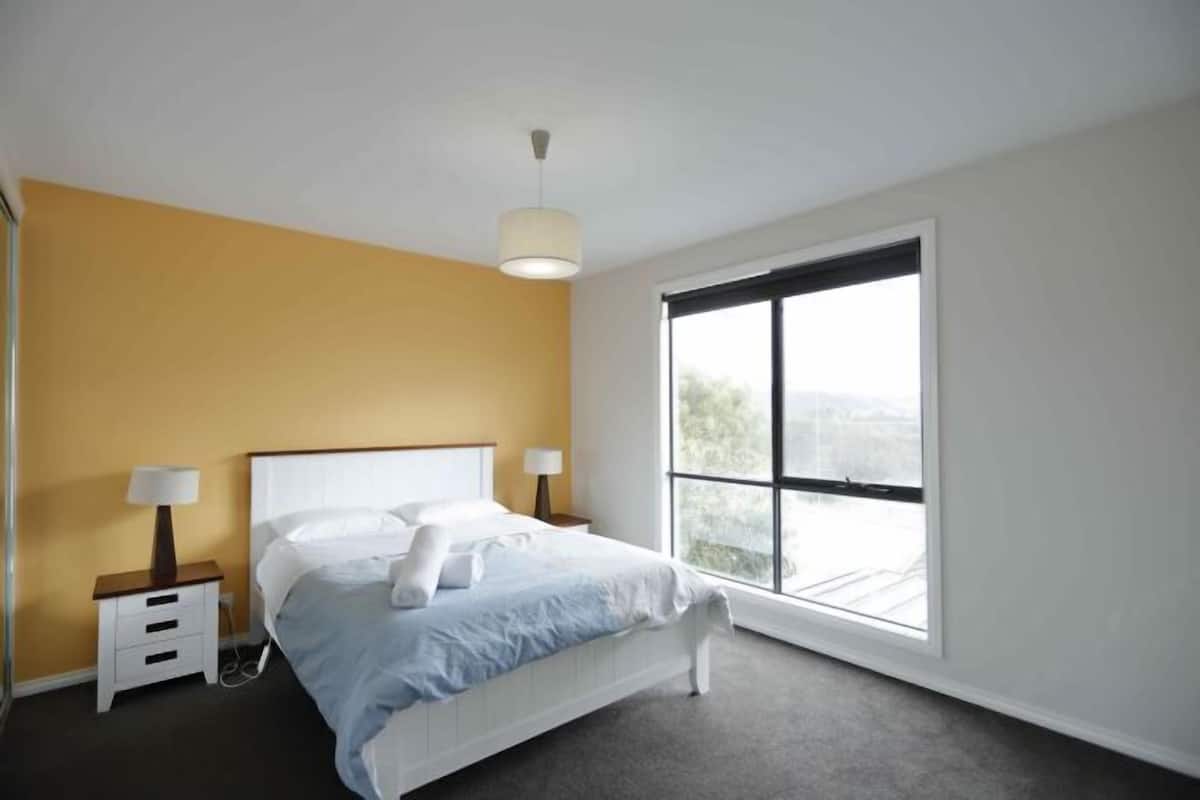 Soundproofing, cribs/infant beds, rollaway beds, free WiFi