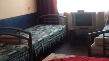 Triple Room, Shared Bathroom (2) | Bathroom | Towels