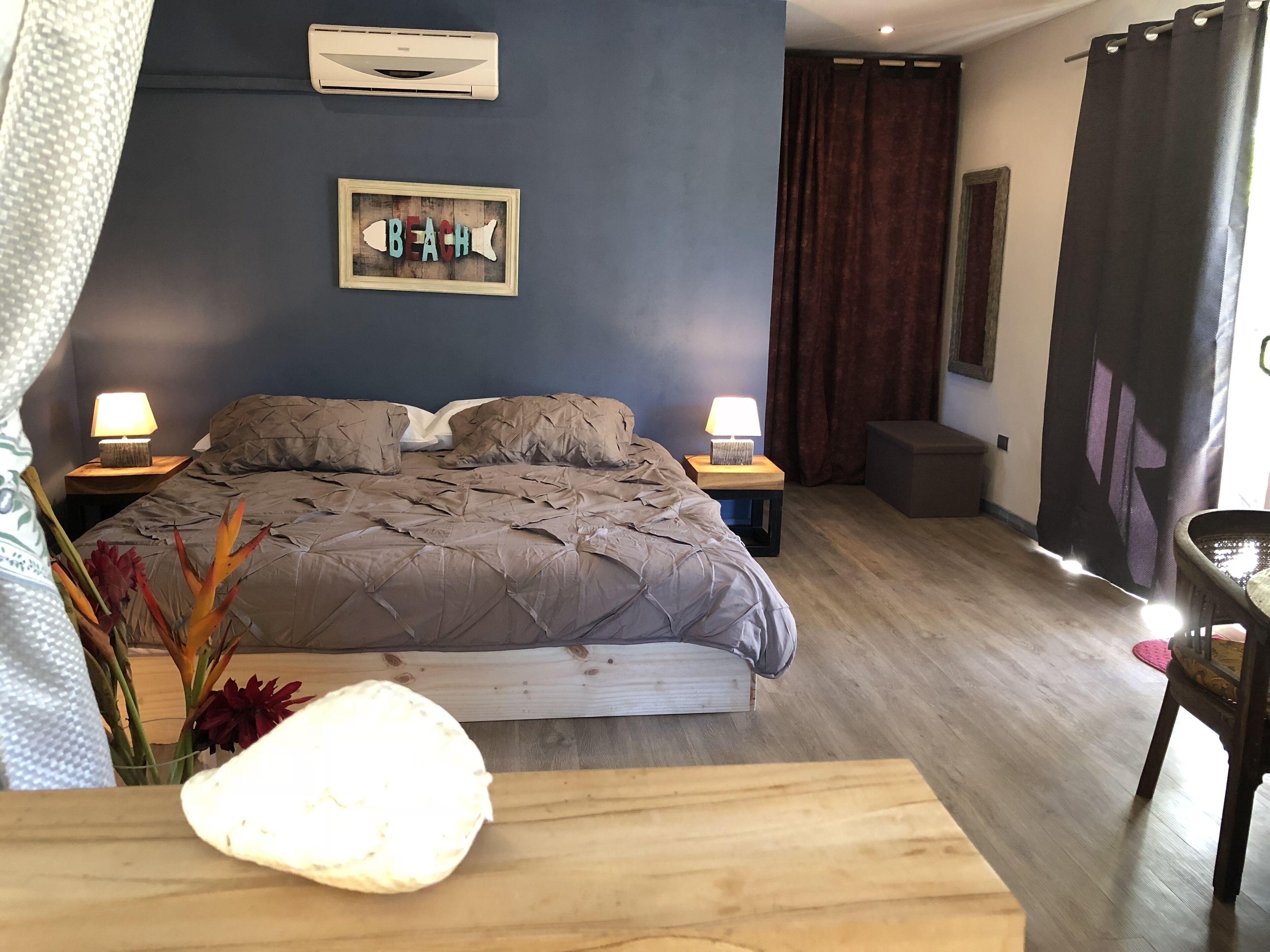 Coffres-forts dans les chambres, fer et planche à repasser, Wi-Fi