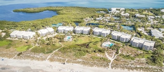 Beach Villa 2313, Upscale and Beautiful Beach Front Condo with Gorgeous Gulf