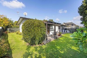 Terrace/patio - Village Apartment, just steps from shops, cafes, bars and restaurants (Havelock North)