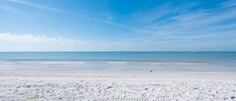 Una playa cerca