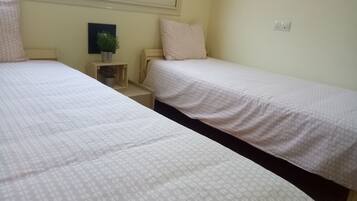 2 bedrooms, iron/ironing board, internet, bed sheets