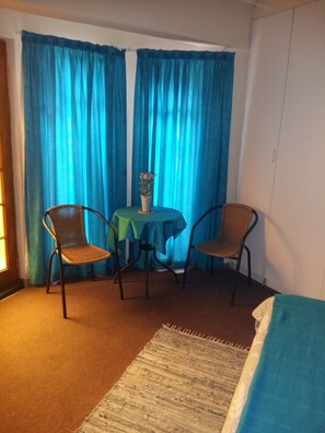 1 bedroom, individually decorated, individually furnished - Pride Rock Accommodation (Middelburg)