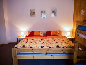 1 bedroom, WiFi, bed sheets