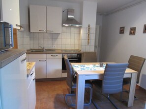 Frigorifero, microonde, forno, lavastoviglie