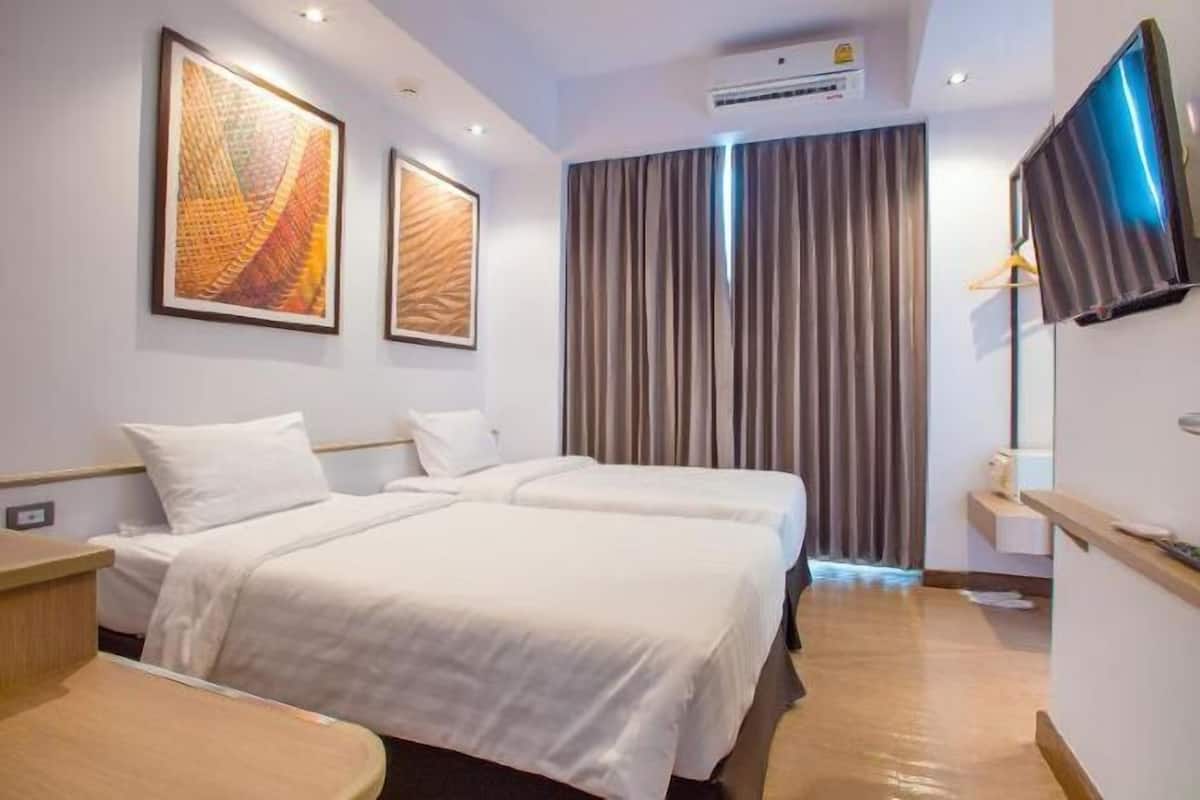 In-room safe, desk, free WiFi, bed sheets