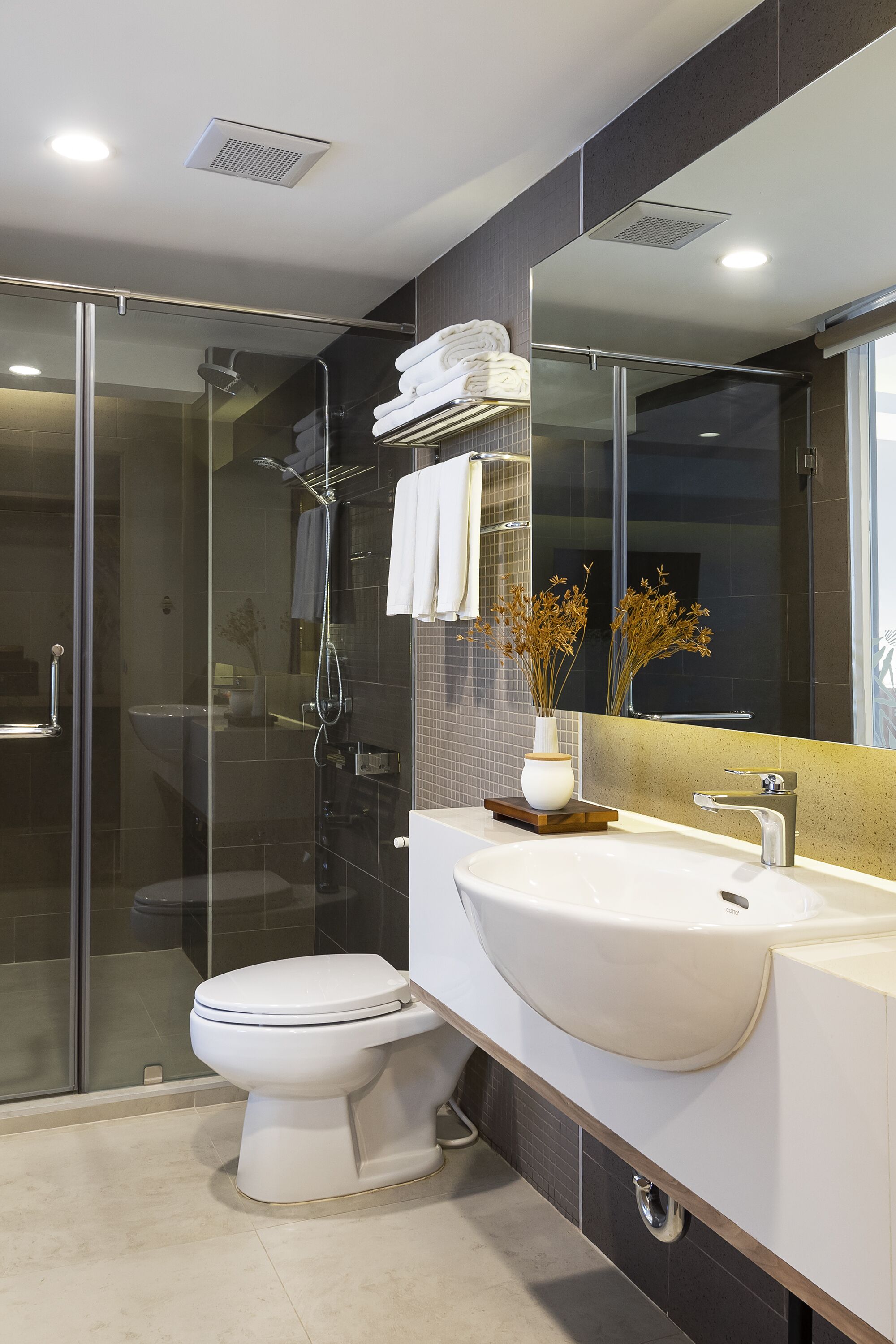 deluxe double room single use | bathroom | shower, free toiletries, hair dryer, slippers