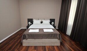 Chambre supérieure double | Literie de qualité, coffre-fort, décor unique, ameublement unique