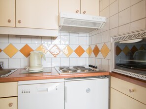 Réfrigérateur, micro-ondes, four, lave-vaisselle