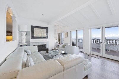 H242: Modern 1BD Villa, Fantastic Ocean View, Fireplace, Golf Cart