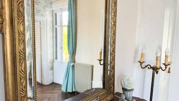 Suite superior, 1 cama de matrimonio, no fumadores | Cortinas opacas, wifi gratis, ropa de cama