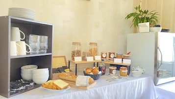 Ilmainen pÀivittÀinen mannermainen aamiainen